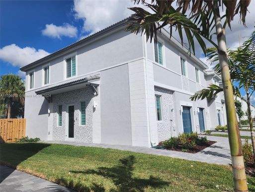 629 SE 13th St Cir, Homestead FL 33034