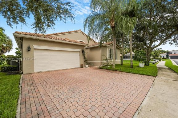 15003 SW 16th St, Pembroke Pines FL 33027