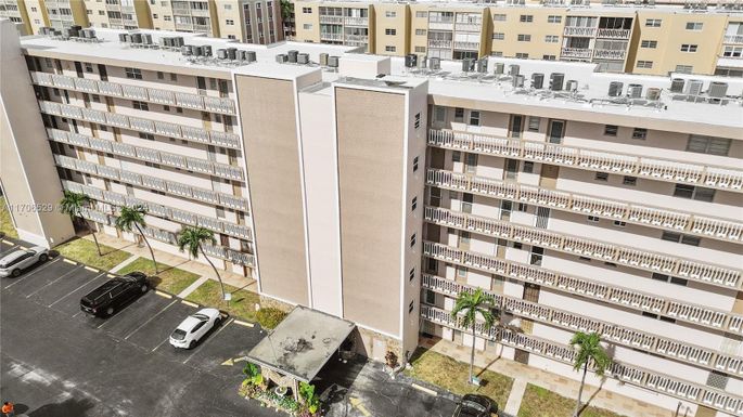 421 NE 14th Ave # 203, Hallandale Beach FL 33009