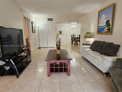 1681 NW 70th Ave # 303, Plantation FL 33313