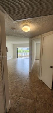 8290 Lake Dr # 220, Doral FL 33166