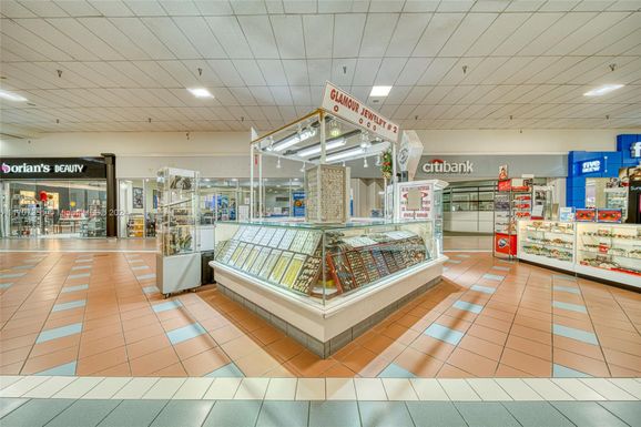 Jewelry Store Kiosk In Mall For Sale, Miami FL 33174