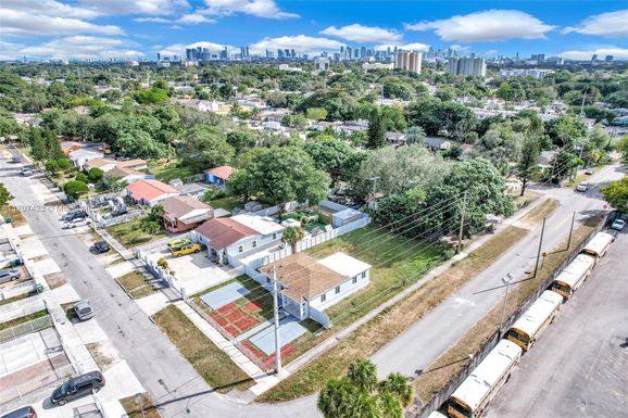 2490 NW 60th St, Miami FL 33142