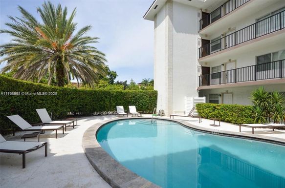 924 SE 2nd St # 27, Fort Lauderdale FL 33301