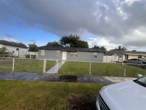 439 SW 17th Ter, Homestead FL 33030