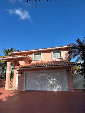 19841 W Lake Dr, Hialeah FL 33015