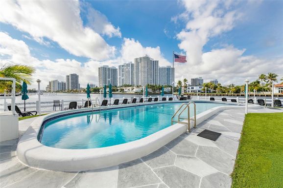 3209 S Ocean Dr # 3M, Hallandale Beach FL 33009