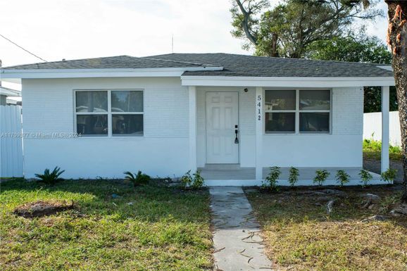 5412 SW 20th St, West Park FL 33023