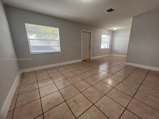 3071 NW 43rd St # 3, Lauderdale Lakes FL 33309