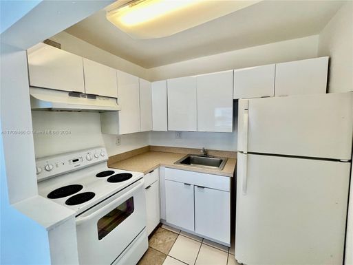 241 SE 9th Ave # 204, Pompano Beach FL 33060