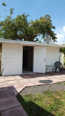 912 SW 9th Ave REAR, Miami FL 33130