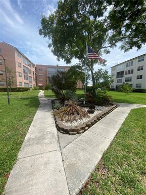 2841 Somerset Dr # 117, Lauderdale Lakes FL 33311