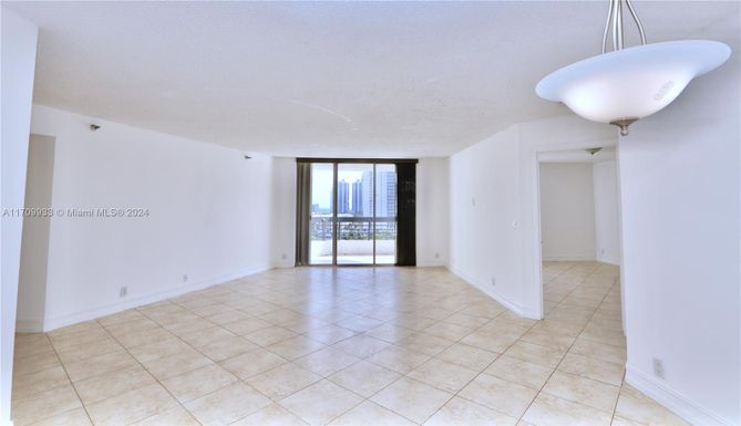 3500 Mystic Pointe Dr # 1207, Aventura FL 33180