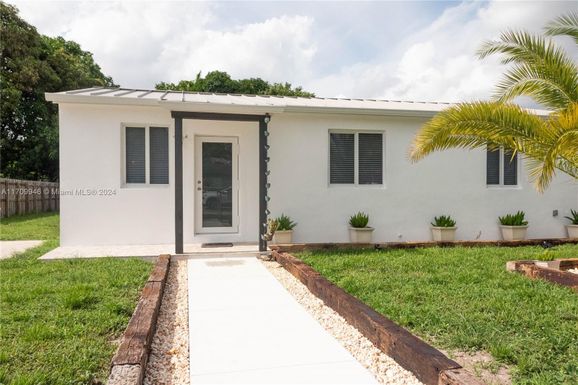 267 E 63rd St, Hialeah FL 33013