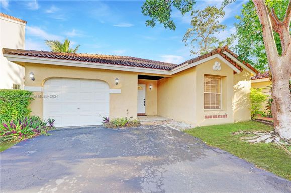 1405 Seagrape Cir, Weston FL 33326