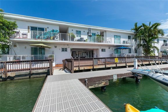 7950 Tatum Waterway Dr # N18, Miami Beach FL 33141