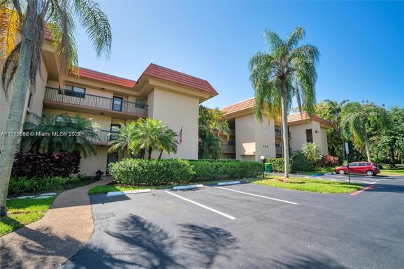 200 Jacaranda Country Club Dr # 2B, Plantation FL 33324