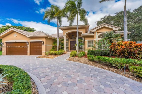 10213 S Lake Vista Cir, Davie FL 33328