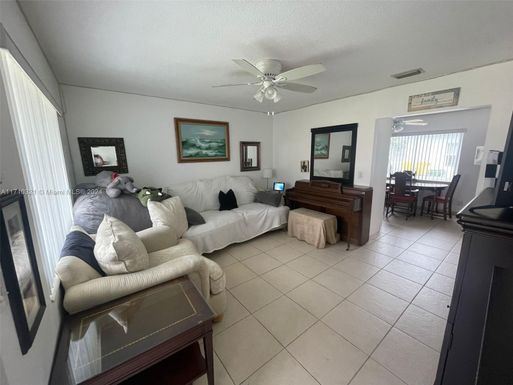 819 SW 3rd St # 1, Hallandale Beach FL 33009