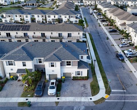 833 SE 19th St, Homestead FL 33034