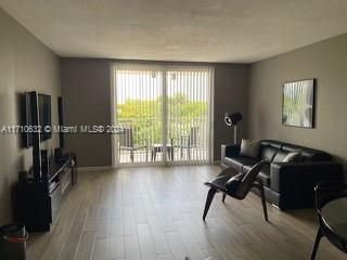 6940 Miami Gardens Dr # 424, Hialeah FL 33015