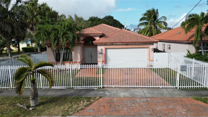 1621 NW 58th St, Miami FL 33142