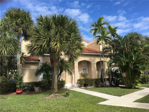 561 Racquet Club Rd # 21, Weston FL 33326