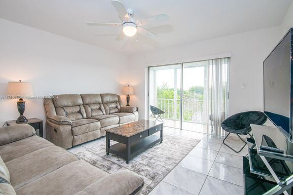 4650 Washington St # 502, Hollywood FL 33021