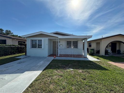 574 E 41st St, Hialeah FL 33013