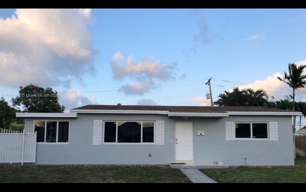 4165 W 6th Ct, Hialeah FL 33012