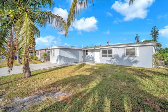 1638 W Avenue H  W, Riviera Beach FL 33404