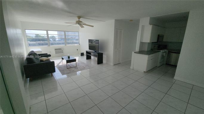 220 Kings Point Dr # 411, Sunny Isles Beach FL 33160