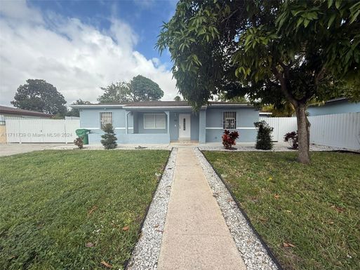 255 NW 189th St, Miami Gardens FL 33169