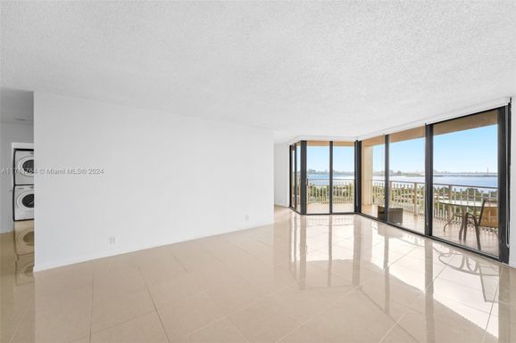 2000 Towerside Ter # 1606, Miami FL 33138