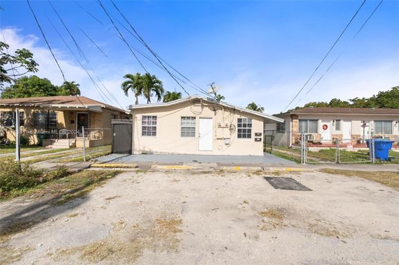 3071 SW 2nd St, Miami FL 33135