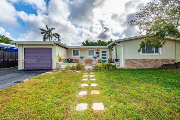 431 SW 64th Way, Pembroke Pines FL 33023