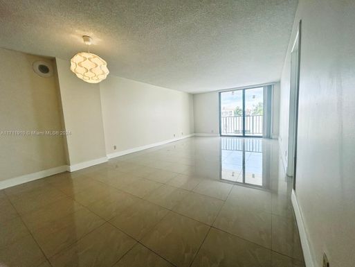 2625 Collins Ave # 409, Miami Beach FL 33140