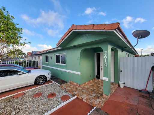 2614 W 71st Pl, Hialeah FL 33016