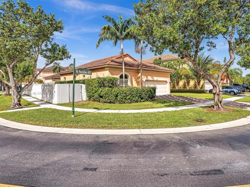 2202 Portofino Ave, Homestead FL 33033