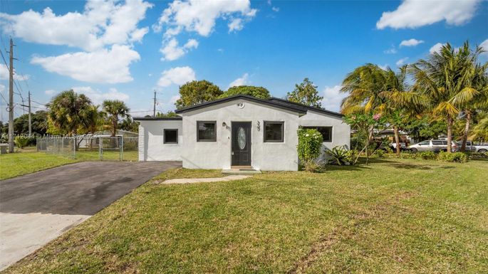 327 NE 15th Ave, Boynton Beach FL 33435