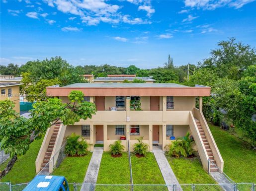 3245 NW 47th St, Miami FL 33142