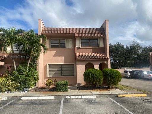 7 S Valencia Dr # 6, Davie FL 33324