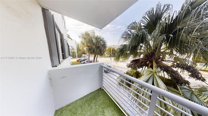 1605 Bay Rd # 202, Miami Beach FL 33139