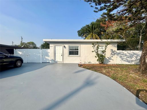 2825 NW 6th St, Pompano Beach FL 33069