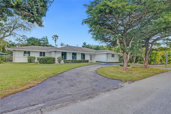 13945 SW 74th Ave, Palmetto Bay FL 33158