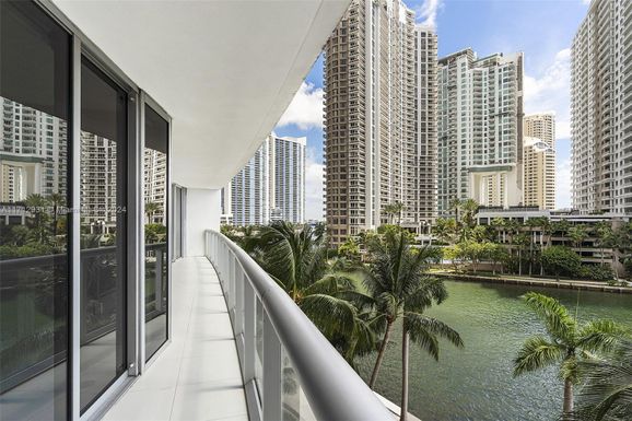 495 Brickell Ave, Miami FL 33131