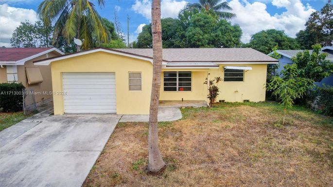 1106 S E St, Lake Worth FL 33460