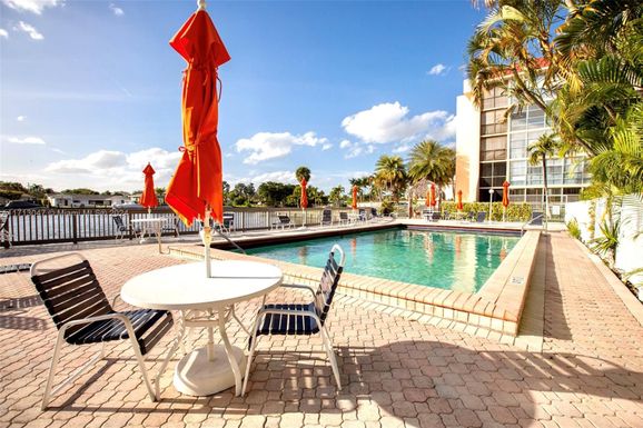 2001 Atlantic Shores Blvd # 409, Hallandale Beach FL 33009