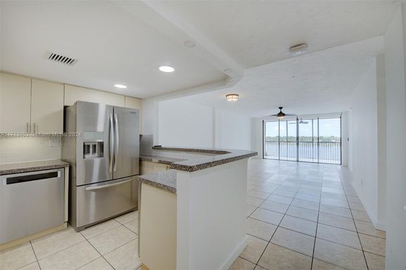 20850 San Simeon Way # 5, Miami FL 33179