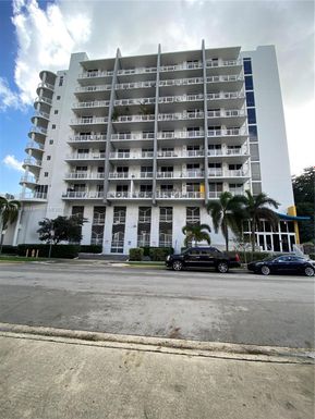 444 NE 30th St # 906, Miami FL 33137